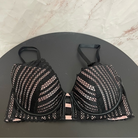 Victoria's Secret Luxe Lingerie Lined Plunge Bra - O4 - Picture 1 of 4